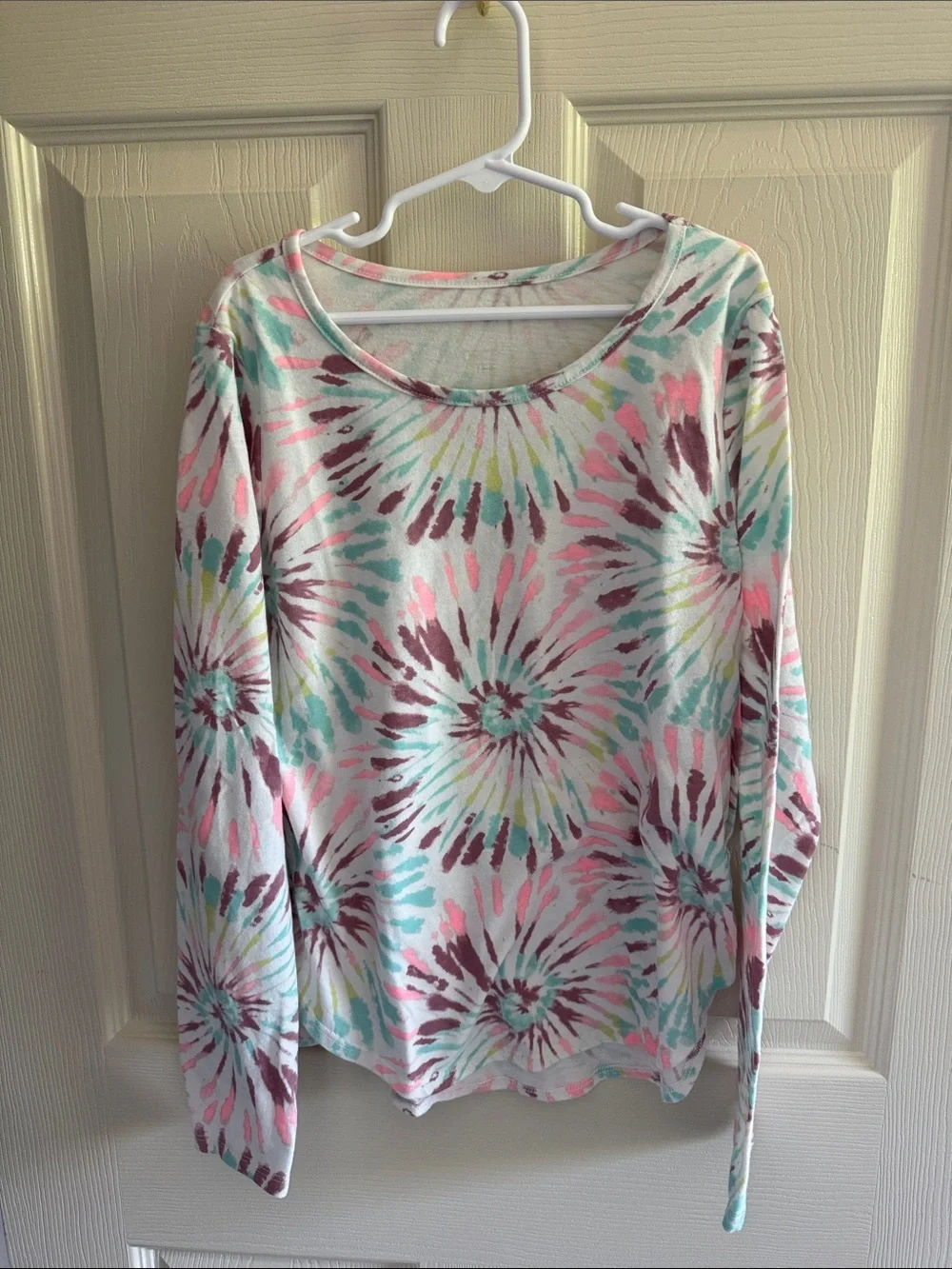 SO Pastel Tie-Dye Long Sleeve Top in Pink, Teal & Maroon
